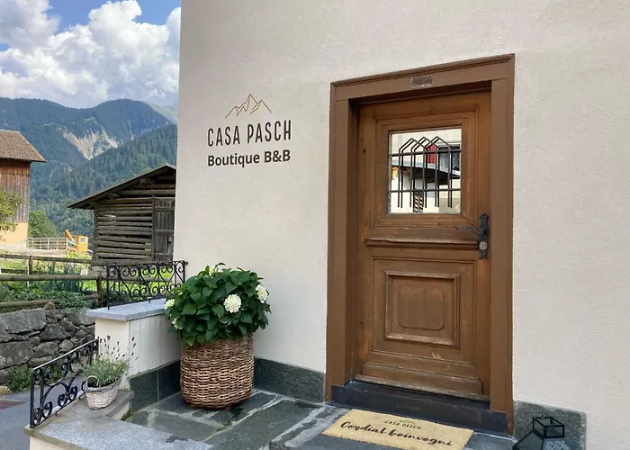 Casa Pasch - Boutique In Cumpadials Frühstückspension